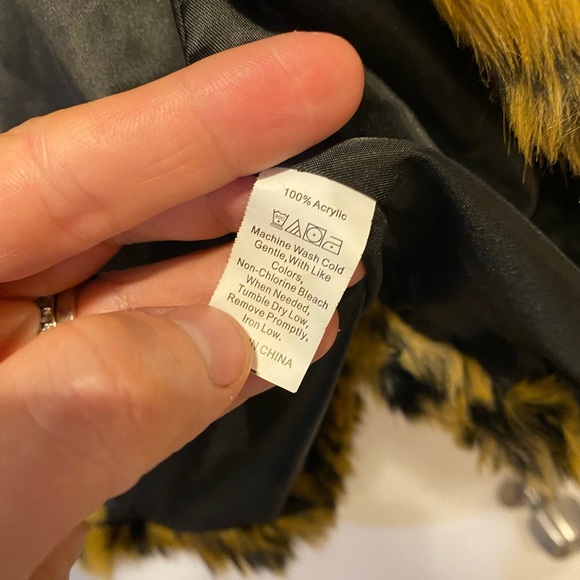 Boohoo Leopard Faux Fur Crop Jacket - size M - Picture 6 of 6